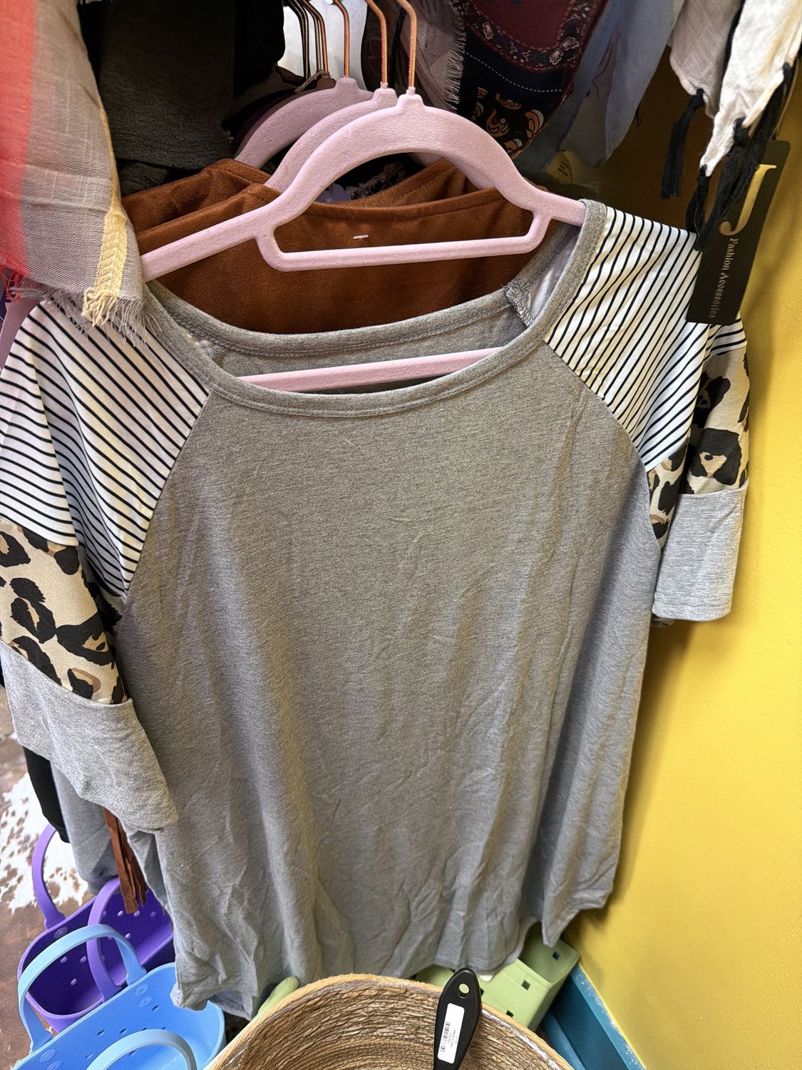 Gray striped leopard tshirt
