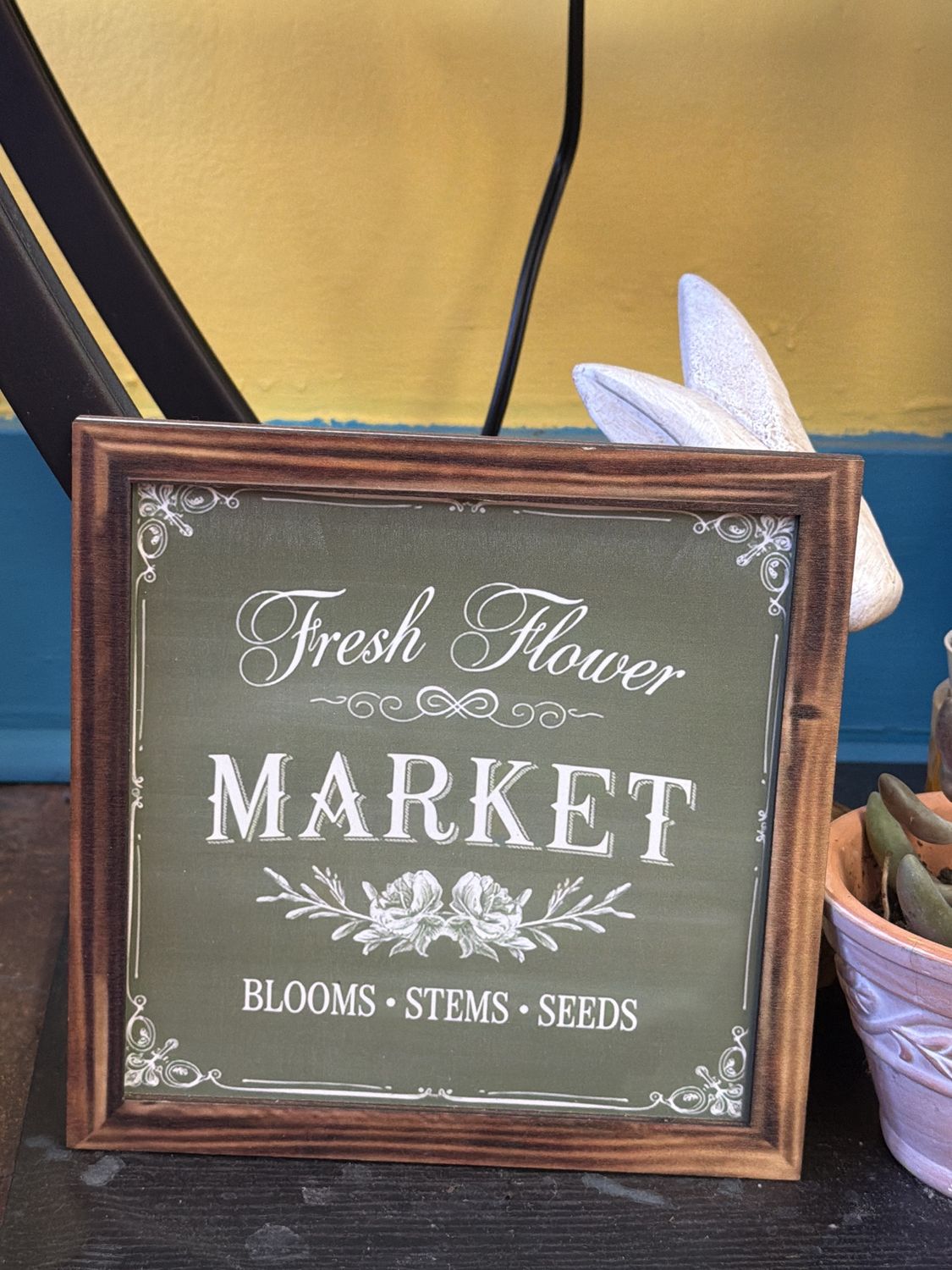 Fresh flower market sign