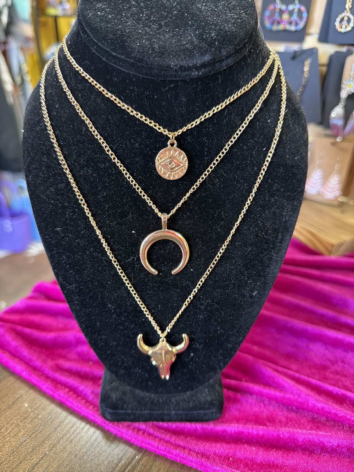 Multi layer steer necklace