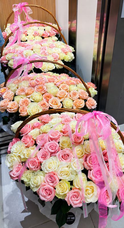 Cesta com rosas grande