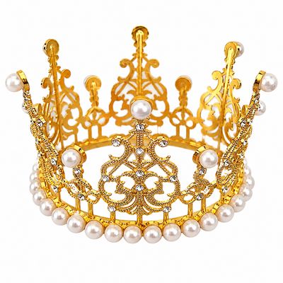 Decorative crown for a rose bouquet