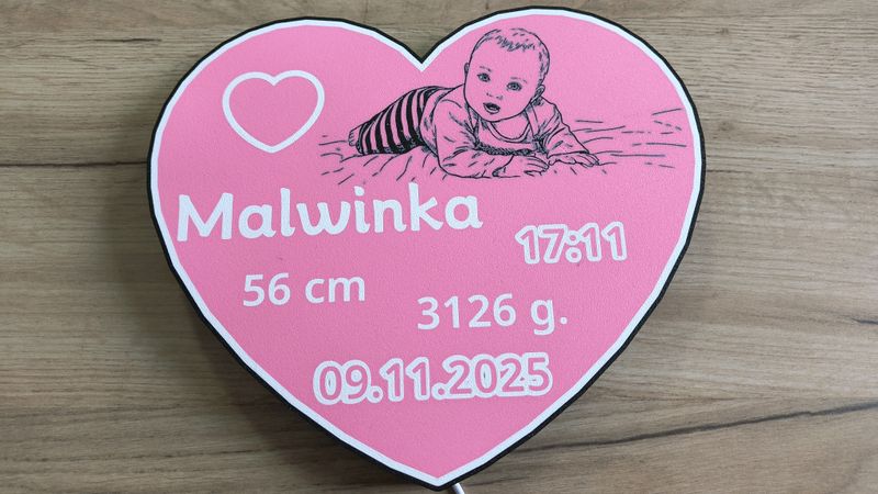 Podświetlana Metryczka 3D – Zamień Pierwsze Wspomnienia w Blask, który Nie Gaśnie