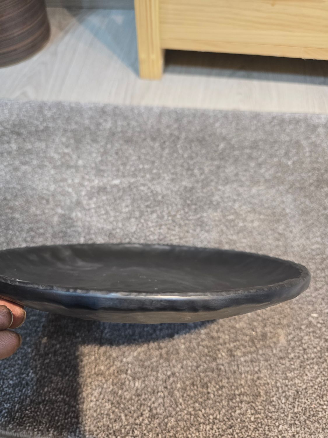 10.5" Carved round plate, Color: Exquisitely carved black