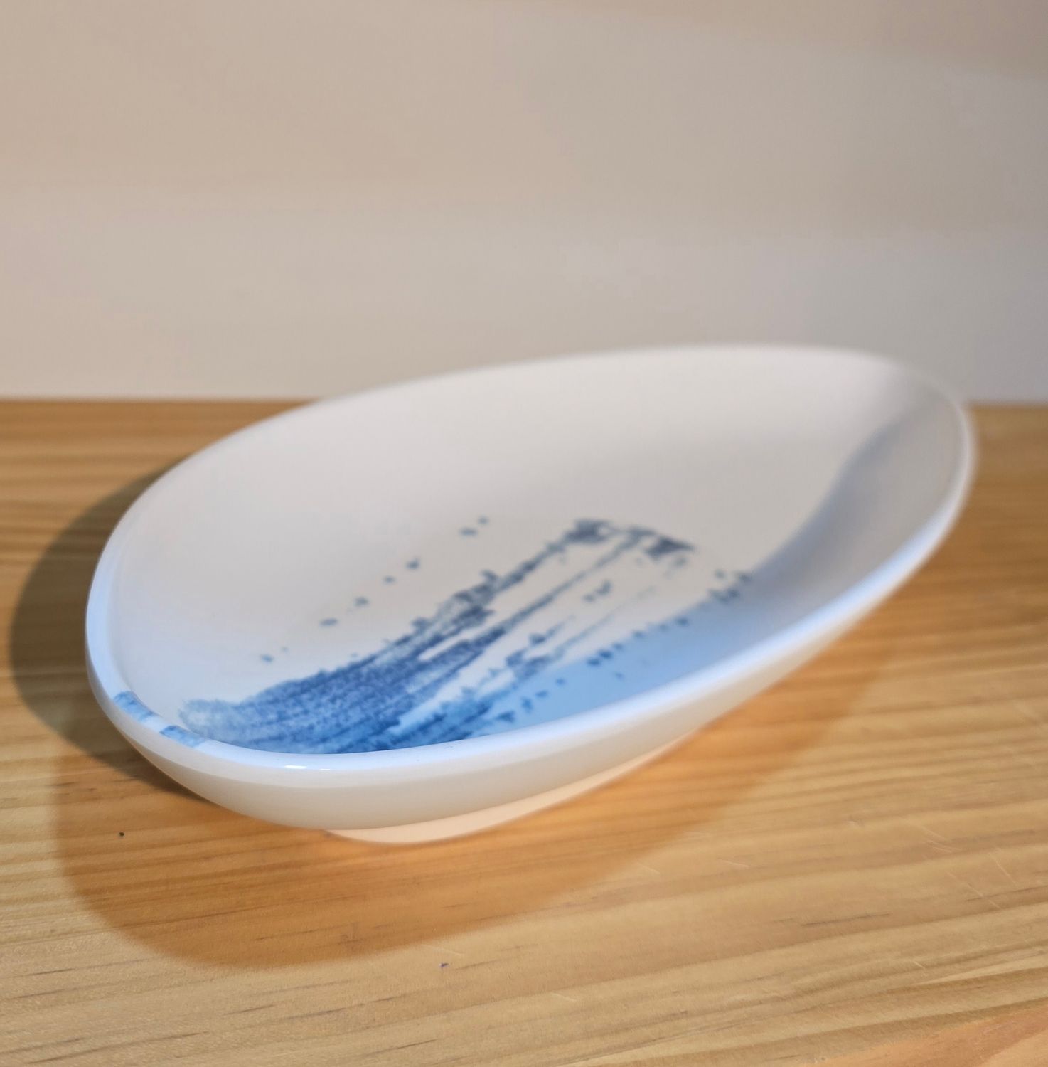 13" Irregularly shaped plate, Color: Wave ink