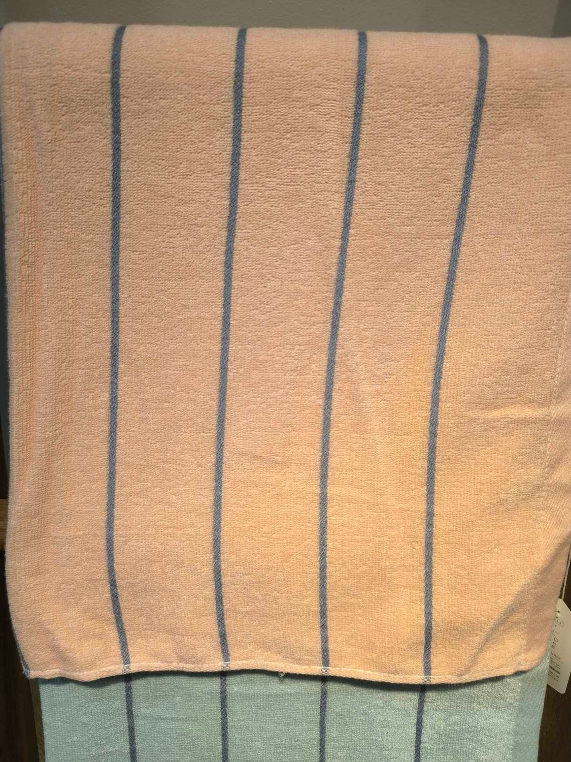 no.Y-813  bath towel, Size 140 x 70 cm, Colors available : pink, dull blue, light sea green