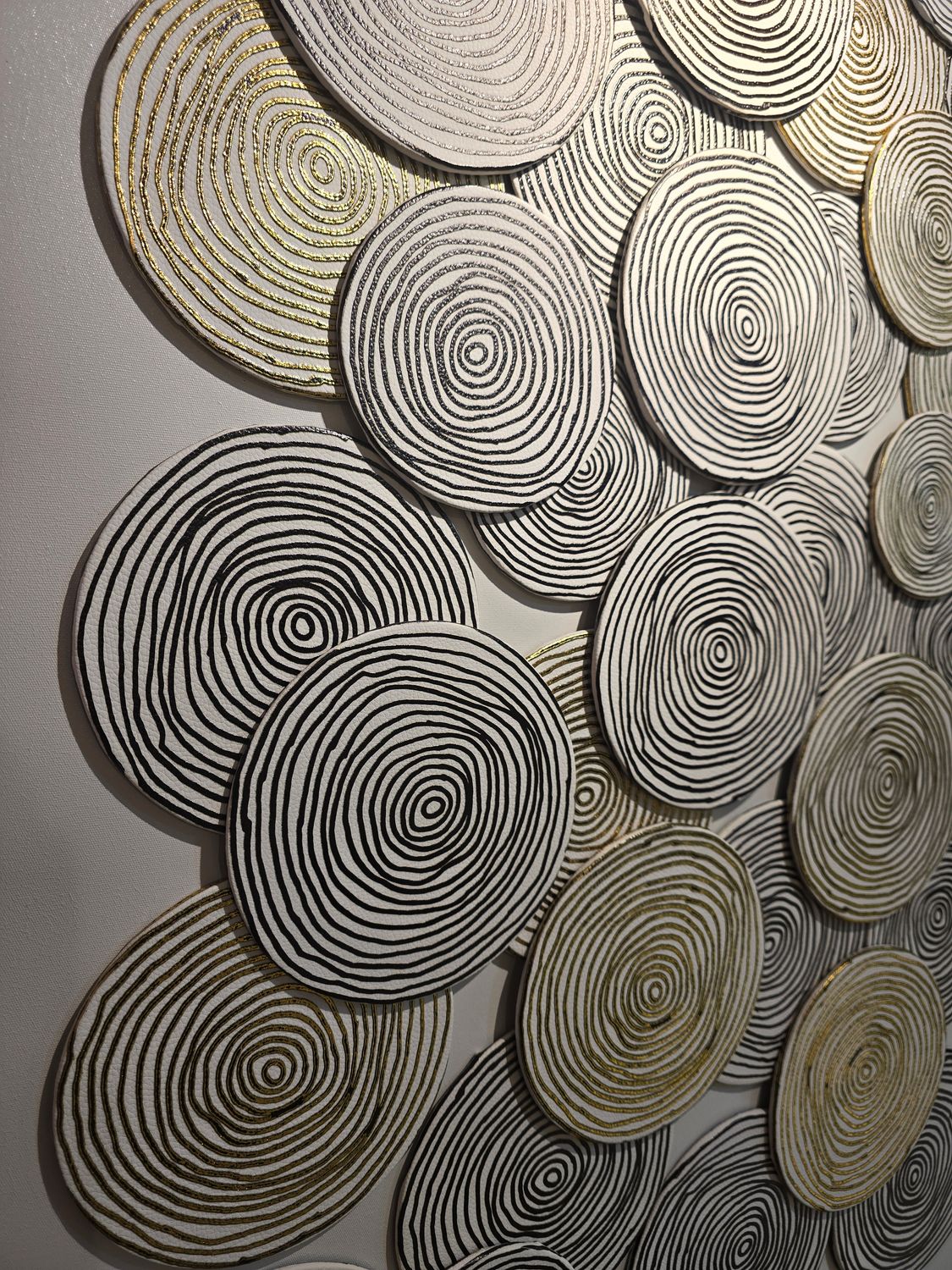 Realistic paintings wall decoration, design: coil, Color: balck and white, Size: 80*120cm, frame color: wood