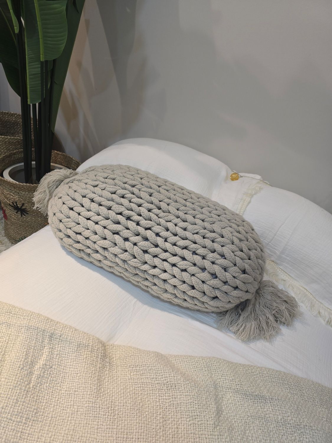 Twisted comfort knit pillow