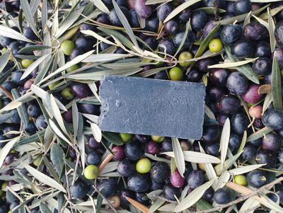 Jabón natural de carbón activo para piel grasa y acné