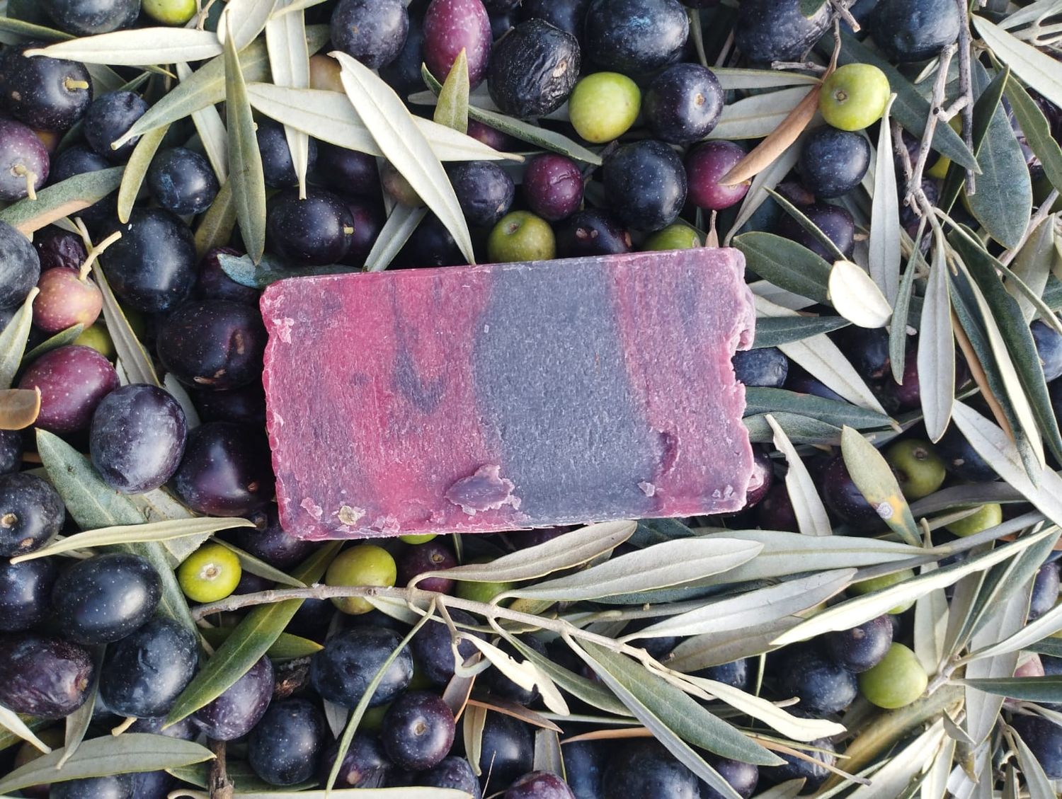 Jabón natural de arcilla roja para limpiar y dar luminosidad