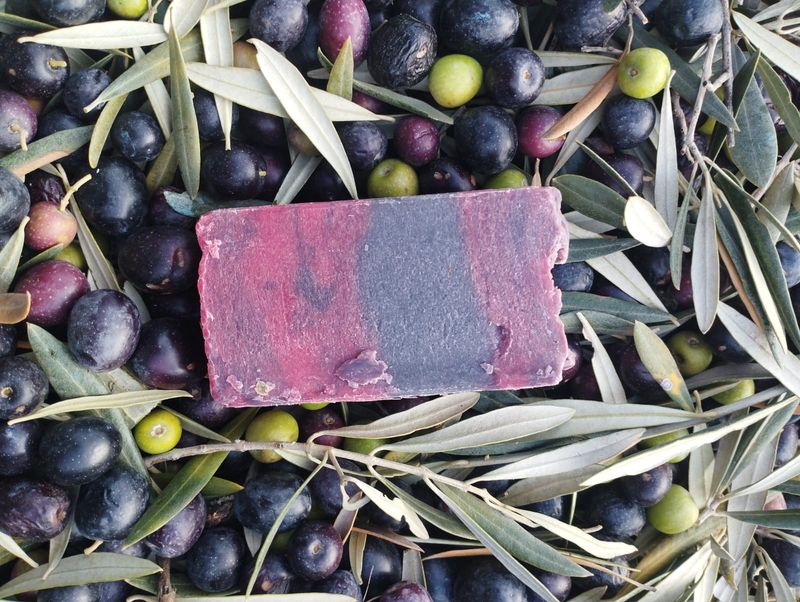 Jabón natural de arcilla roja para limpiar y dar luminosidad