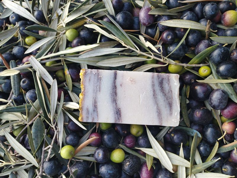 Jabón artesanal de propóleo purificante y regenerador