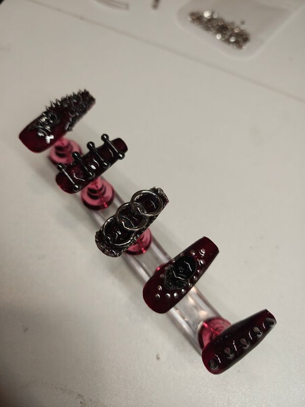 Main Maxxer Silk Wrap Black Parade Press On Set