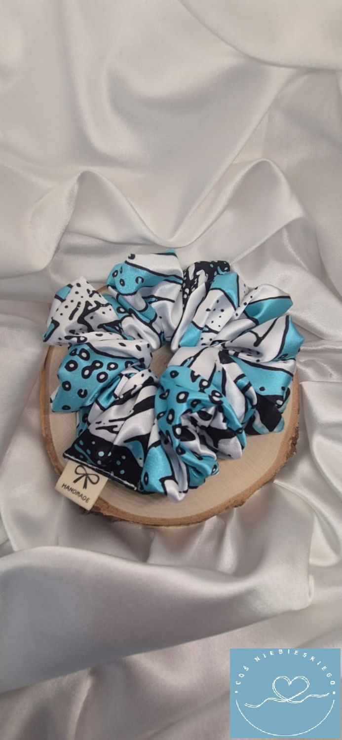 Gumka do włosów scrunchie kwiaty niebieskie z lycrą