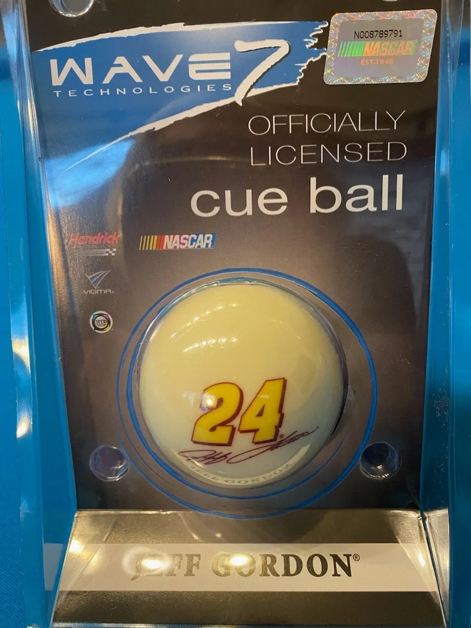OFFICIALLY LICENSED *JEFF GORDON* NASCAR CUE BALL