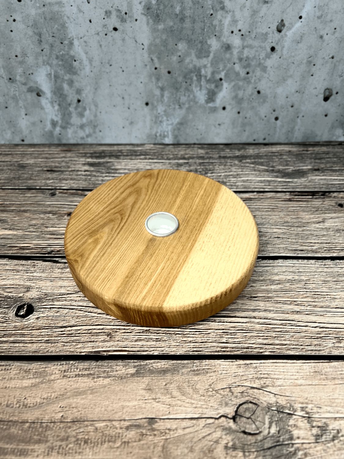 Kerzenhalter rund aus massiver Esche – Handgemachte Natürlichkeit mit zeitloser Eleganz