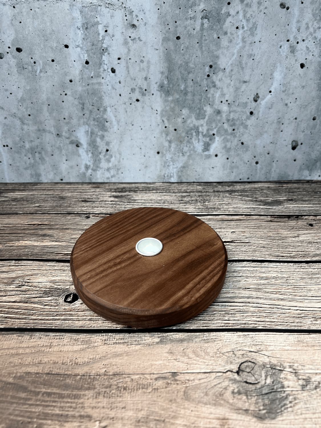 Kerzenhalter rund aus Nussbaum – Handgemachte Eleganz in ihrer schönsten Form