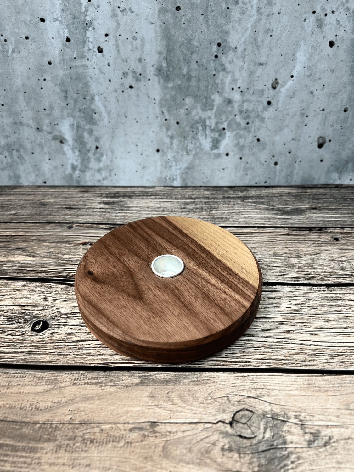 Kerzenhalter rund aus Nussbaum – Handgemachte Eleganz in ihrer schönsten Form