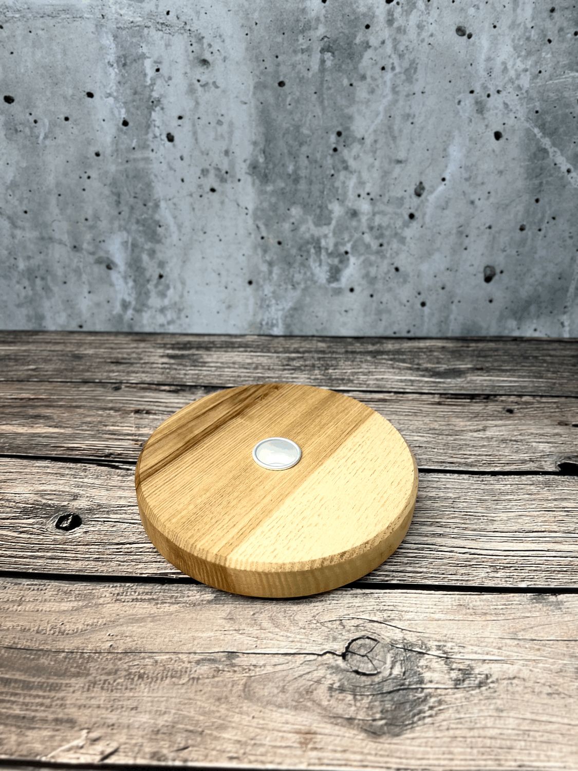 Kerzenhalter rund aus massiver Esche – Handgemachte Natürlichkeit mit zeitloser Eleganz