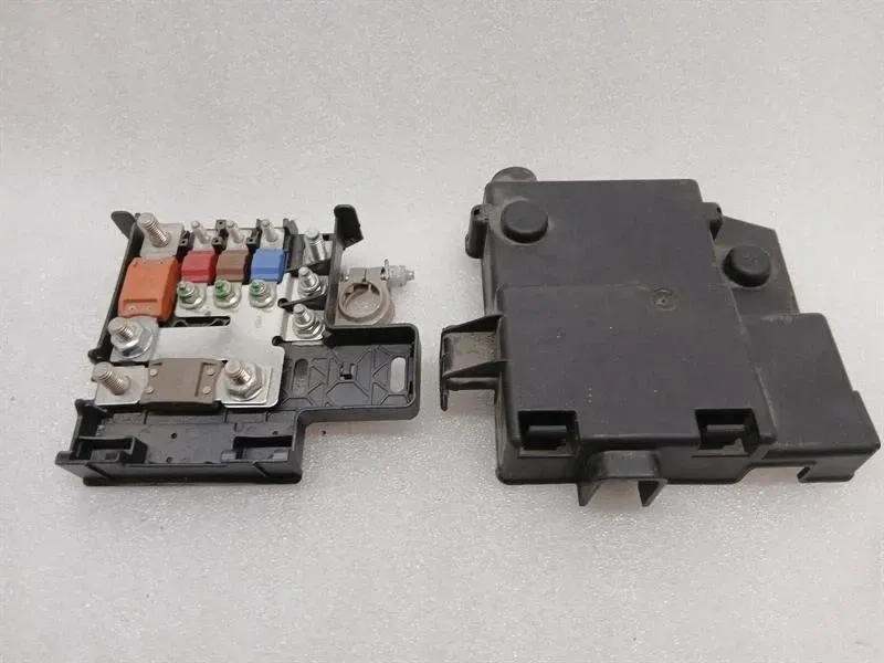 Ferrari 488 F142M front fuse box 307439 fuse box front battery ECU-