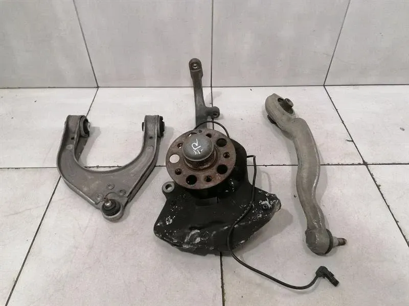 Mercedes S-Class W221 Right Front Hub A2213323001 Wheel Bearing Housing Front Right