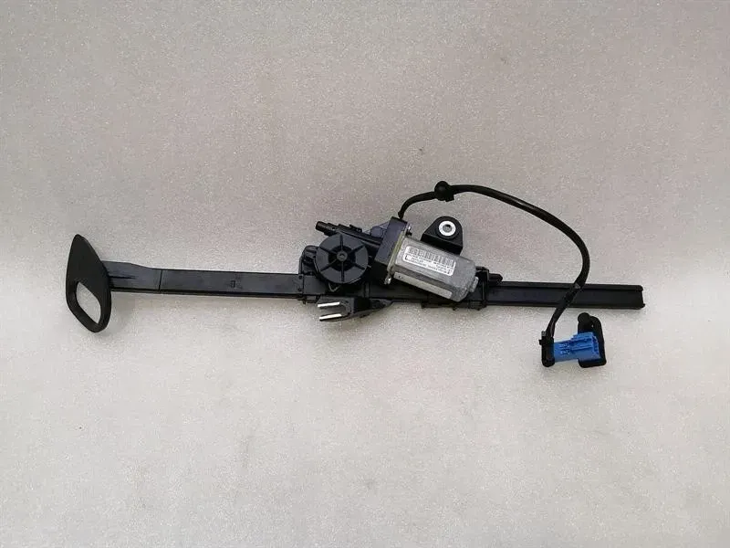 Mercedes C Class W205 Seatbelt Feeder A2058600182 Seat Belt Retainer Actuator Left-