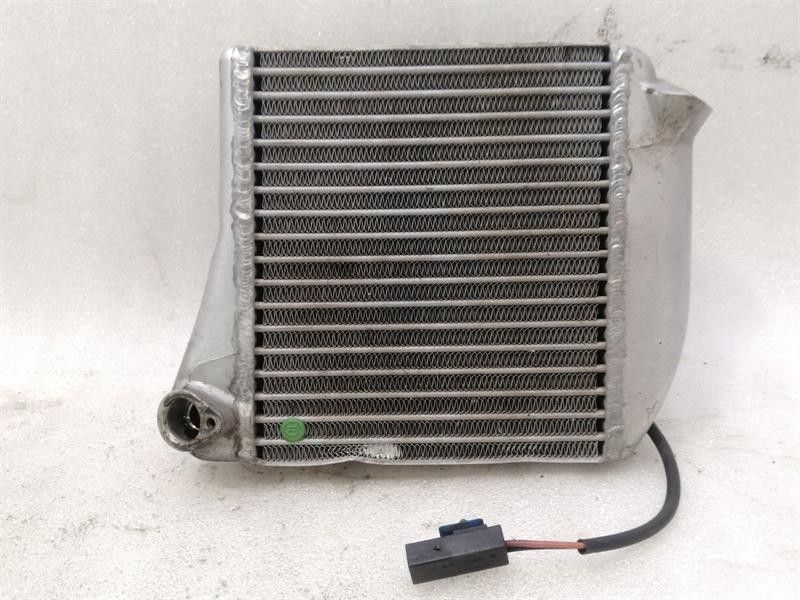 Mercedes C Class W204 Engine Oil Cooler A2095000600 Oil Cooler Radiator Damaged