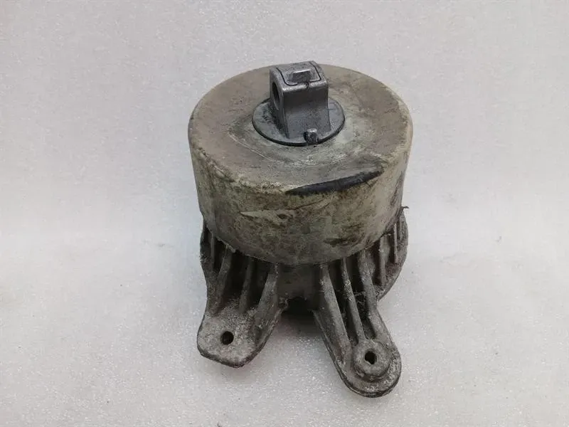 Mercedes C Class W205 Engine Mount A2052404500 Engine Mount