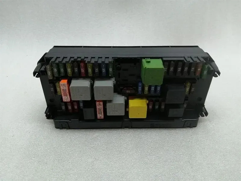 Mercedes C Class W204 Fuse Box A2129005722 Fuse Box