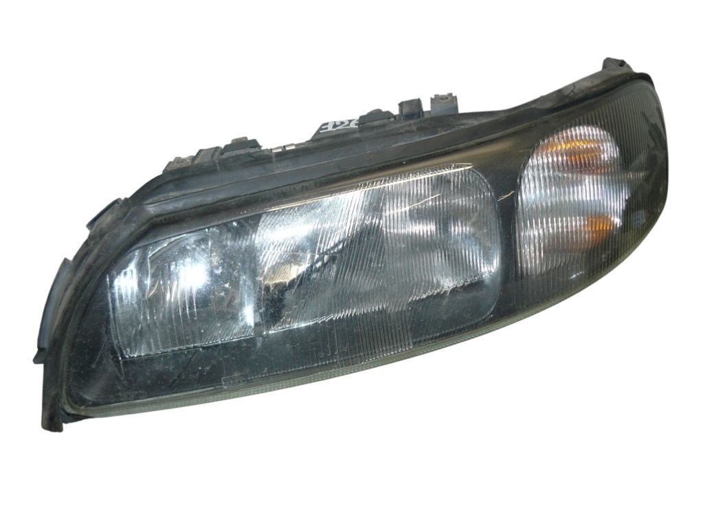 8693567 Headlight left VOLVO V70 II / XC70 I (P80) (2000-2007)