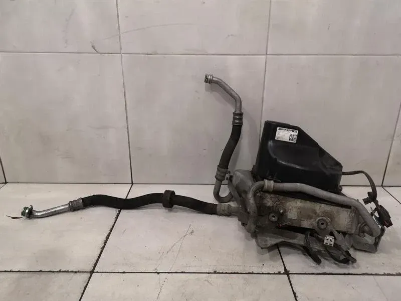 Mercedes C63 AMG W204 Engine Oil Cooler A2095000600 Oil Cooler Radiator