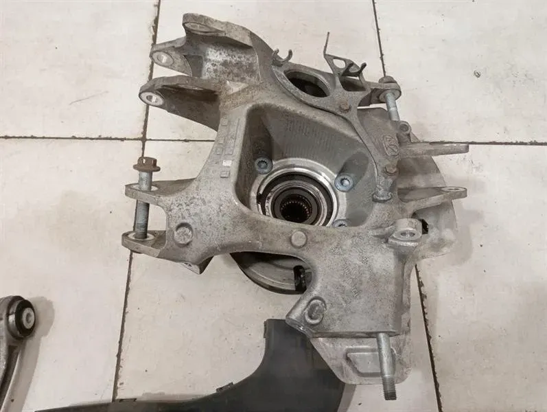 Porsche 911 991.2 GT3 Left Rear Hub 99133161181 Wheel Bearing Housing Rear Left