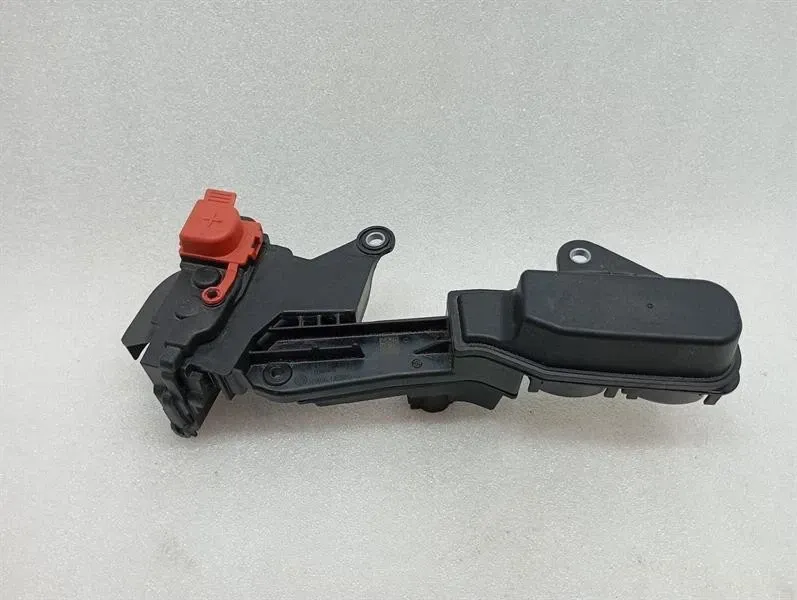 BMW 4 M4 G82 G22 Front Fuse Box 6842529 Front Fuse Box
