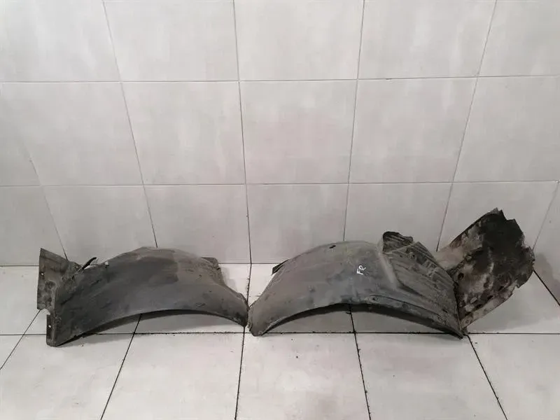 Porsche Wheel Arch Liner 98150450207 Wheel Arch Cover Right 98150450400 Faulty
