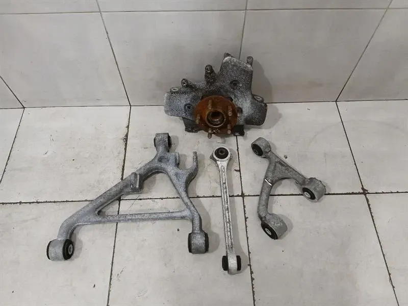 Aston Martin DB9 COUPE Left Rear Hub 8D33-5A971-AB Wheel Bearing Housing Rear Left