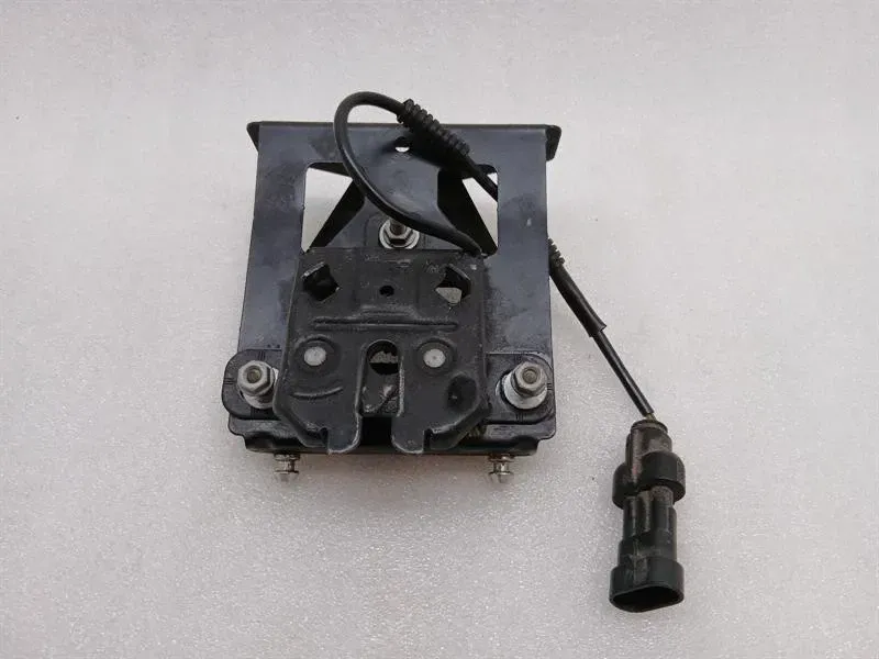 Ferrari 488 F142M boat lock 84076100 tailgate lock