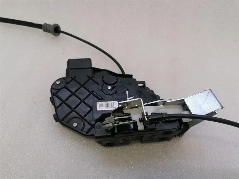 Aston Martin DB9 COUPE door lock 8G43-21813-AA LEFT door lock