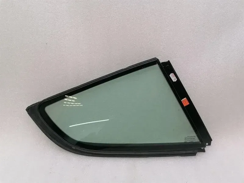 Aston Martin DB9 COUPE Right Rear 1/4 Glass 4G43-76-11086 Door Panel 1/4 Rear RH