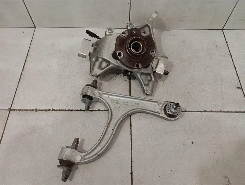 McLaren 600LT Spider Left Rear Hub 14BA022CP Wheel Bearing Housing Rear Left