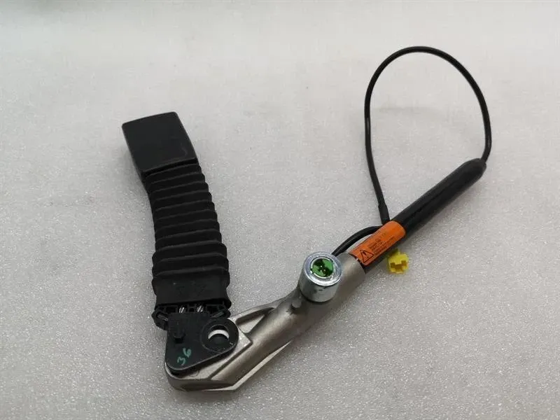 Mercedes SLK R171 Right Front Seatbelt Tensioner A1978600269 Front Seat Belt Tensioner