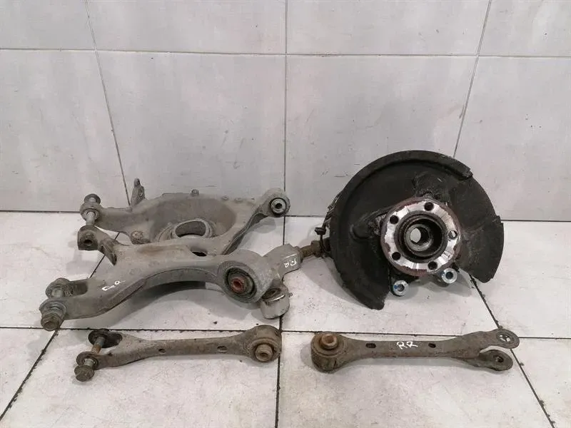 Ford Mustang MK6 S550 Right Rear Hub FR3Z-5500-E Wheel Bearing Housing Rear Right