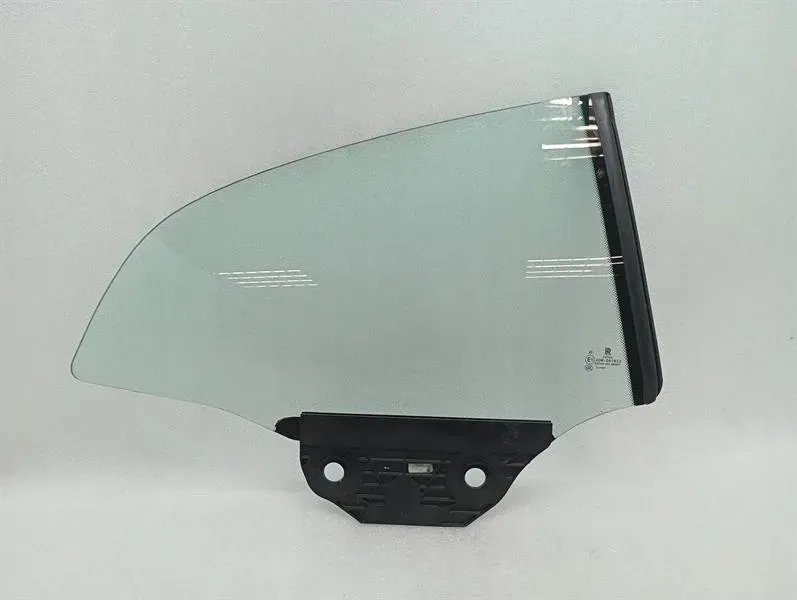 Rolls Royce Wraith RR5 Right Rear 1/4 Glass 51377427318 Door Panel 1/4 Rear RH-