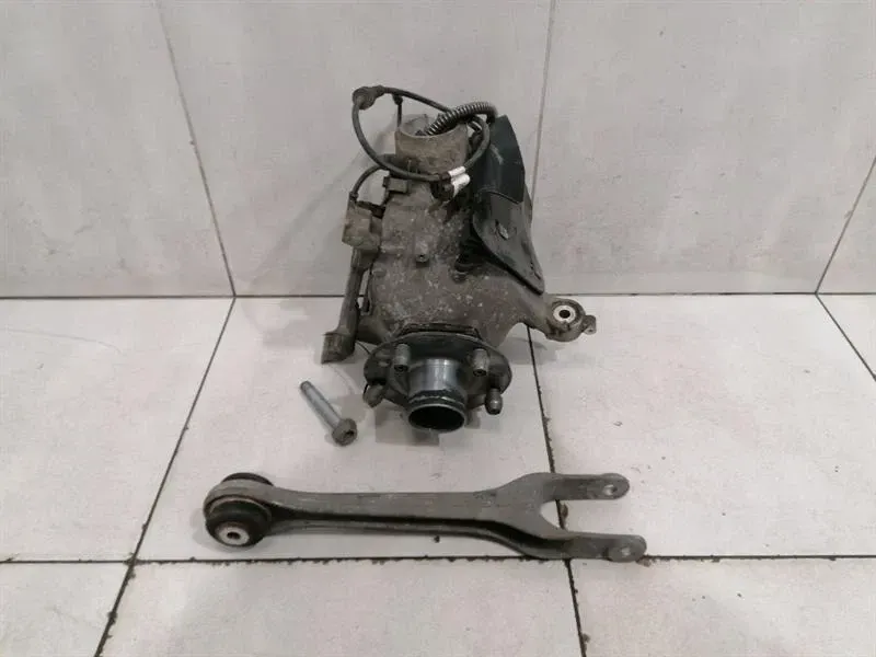 Porsche 911 991 Turbo Right Front Hub Center Lock 99134165824 Wheel Bearing Housing
