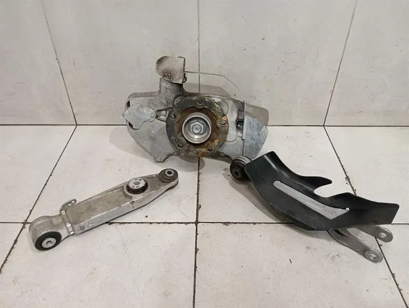 Porsche Cayman 981 GT4 Left Front Hub 99134115780 Wheel Bearing Housing Front Left -
