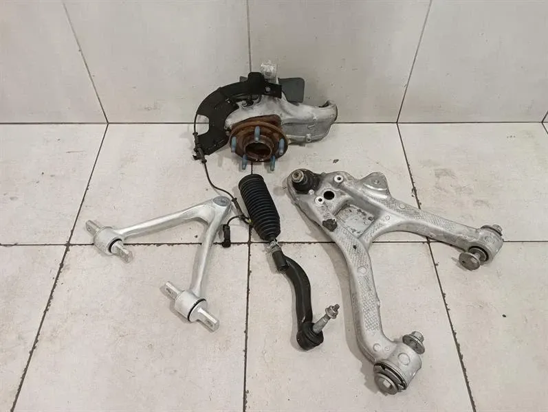 Chevrolet Corvette C7 Left Front Hub 84506878 Wheel Bearing Housing Front Left SET-