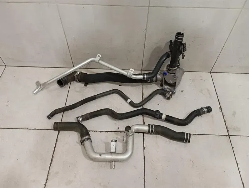 Ferrari GTC4 Lusso F151M Thermostat Housing Cooling Pipe 262913 Water Hose-