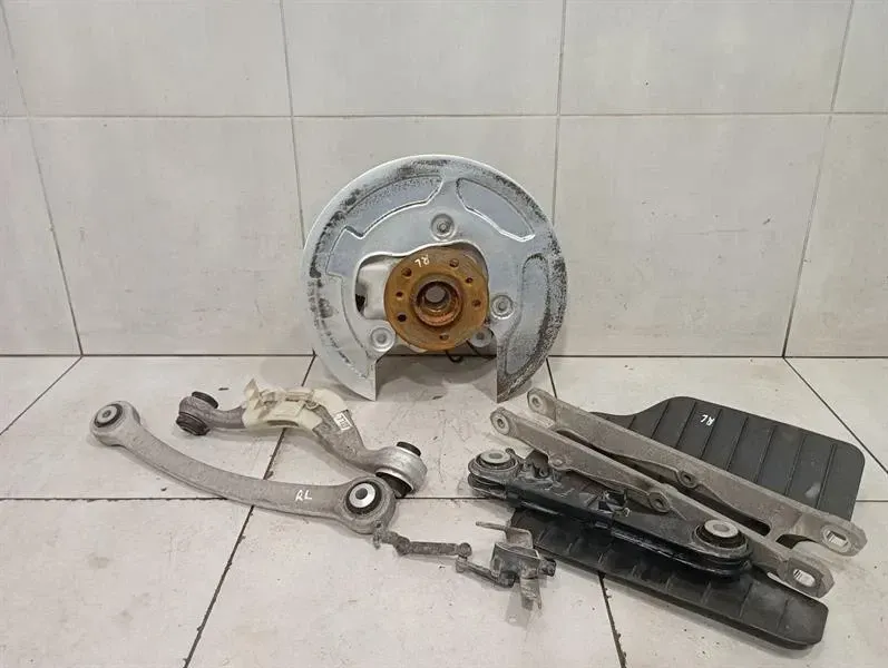 BMW 5 Series F90 G30 M5 Left Rear Hub 7857065 Wheel Bearing Housing Rear Left SET-