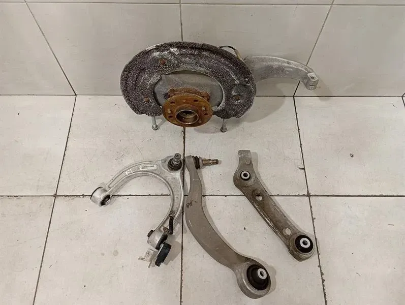 BMW F90 G30 M5 Left Front Hub 7857011 Wheel Bearing Housing Front Left 31107857017-