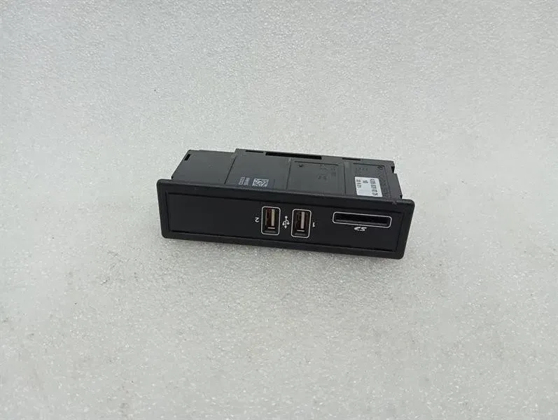 Aston Martin DBS SUPERLEGGERA AM7 18-24 USB module A2058200226 ECU -