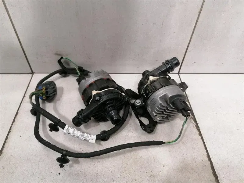 Aston Martin DBS SUPERLEGGERA Additional water pump JY53-8B590-AC coolant pump-