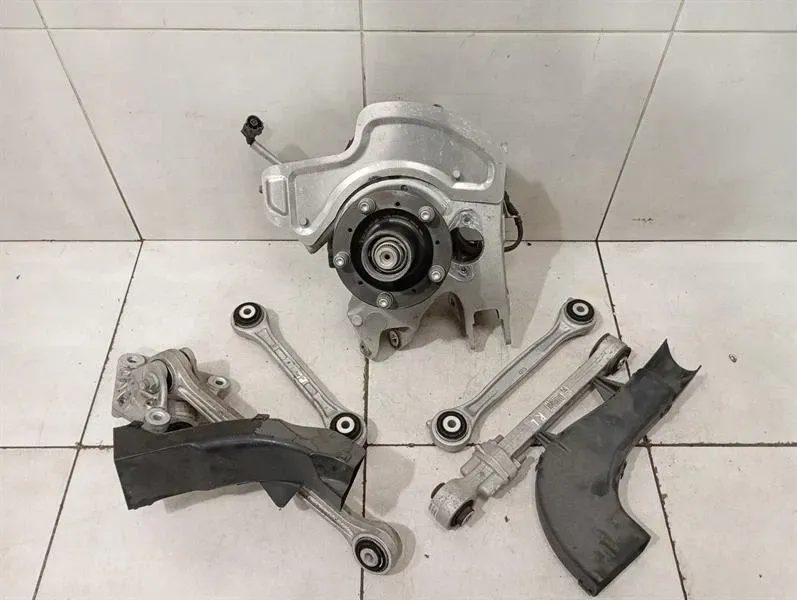 Porsche 911 991 GT3RS Mk1 Left Rear Hub 99133161181 Wheel Bearing Housing Rear Li-